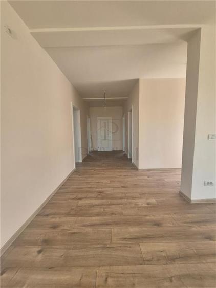 CASA INDIVIDUALA - SUPERBA - APROAPE DE CENTURA