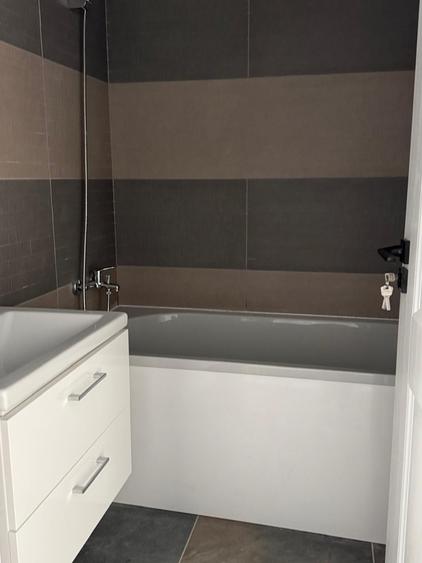 Apartament in zona Family Mall Miroslava, 100 ml fata de statia de autobuz