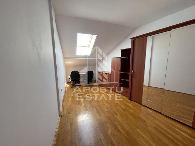 Casa de inchiriat, 4 dormitoare, 3 bai, garaj, curte, zona Lipovei.