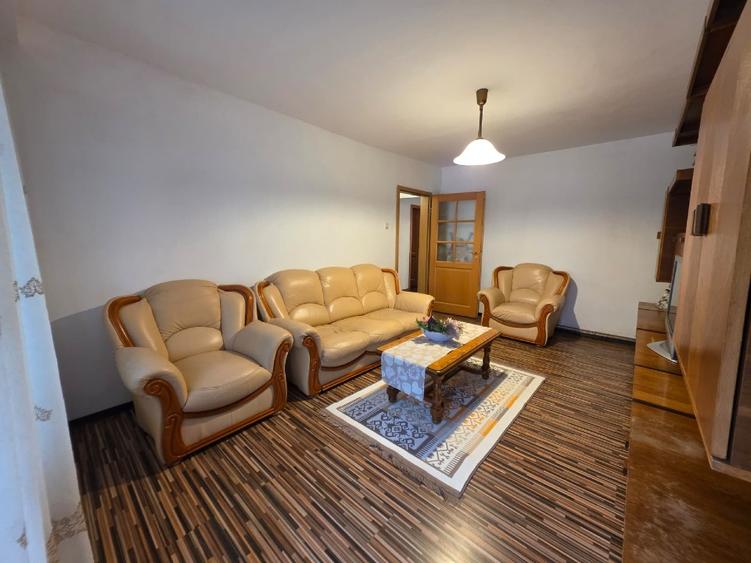 Proprietar 3 camere, decomandat _ Răcădău (Brașov)_ parcare și boxă