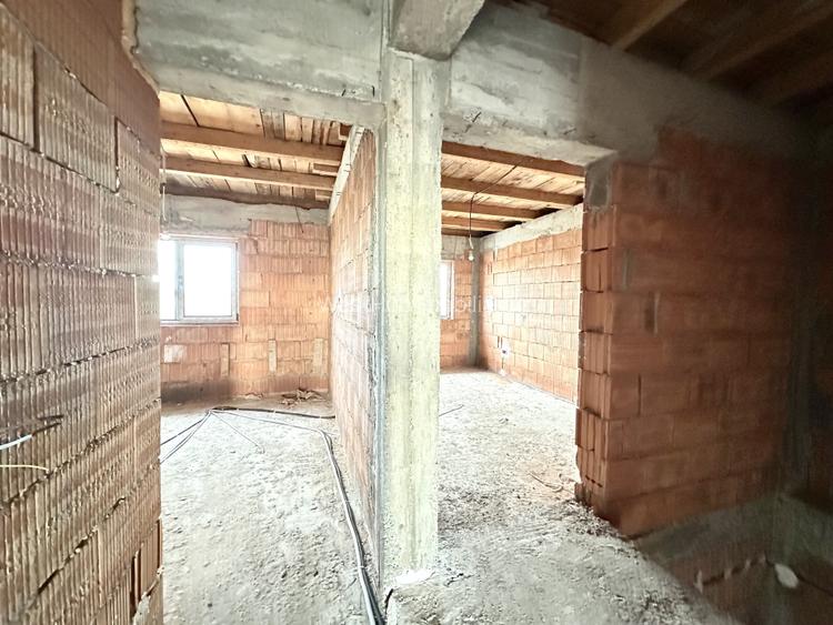 Duplex la roșu, 5 camere, 127 mp utili 305 mp teren - Dumbravita - 9
