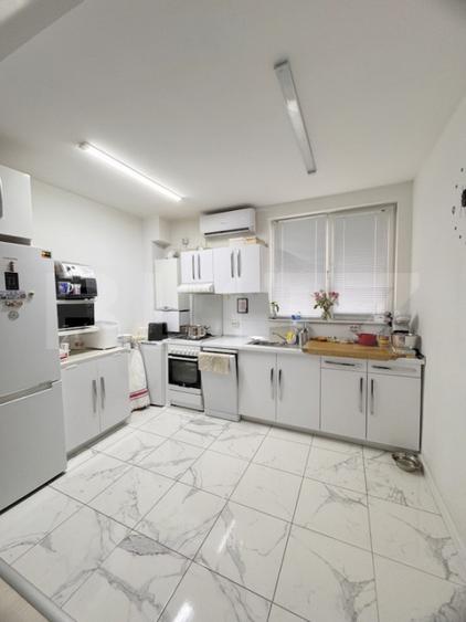 Casa individuala , 3 garaje , terasa ,  352mp utili, zona Dambu Rotund