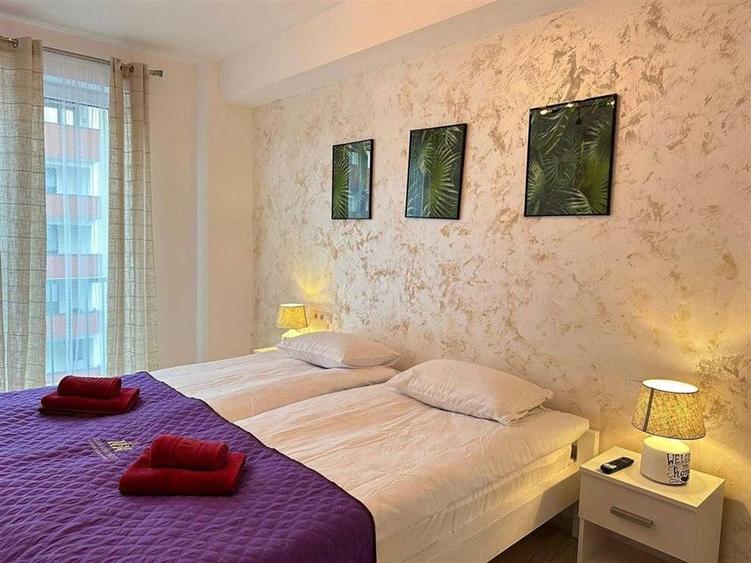 Apartament modern 3 camere 2 bai parcare si terasa zona Centrala