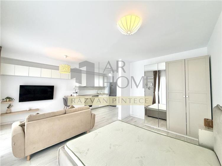 Garsoniera spatioasa, de lux, parcare, zona Vest Ploiesti