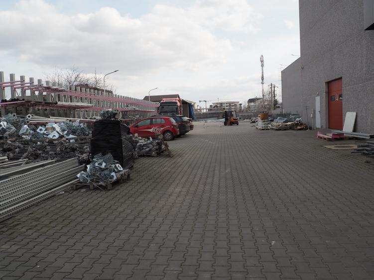 HALĂ CU RAFTURI INCLUSE ȘI 4 RAMPE TIR – BRAGADIRU, INCITY