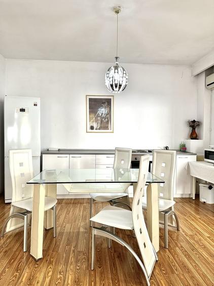 Vilă zona Budapesta: 2 apartamente spațioase, open-space, parcare inclusă
