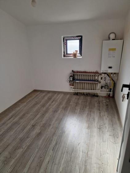Sanmihaiul Roman - Casa individuala cu 4 camere si bucatarie inchisa