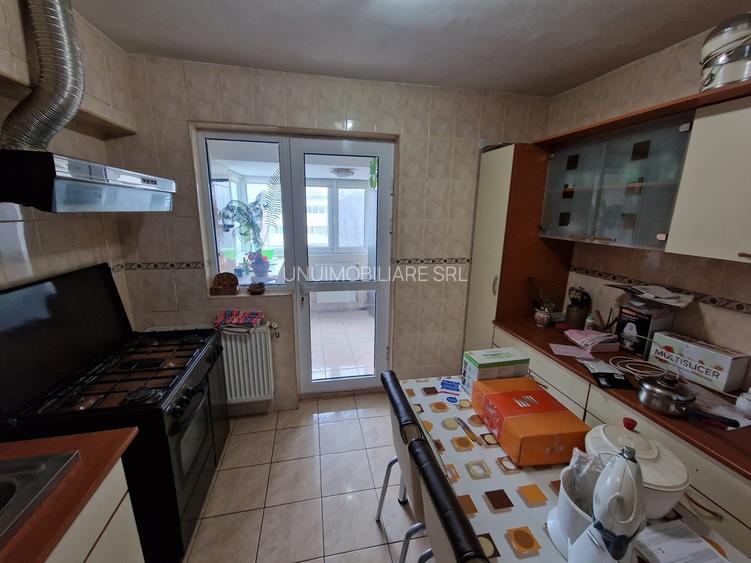 Apartament 3 camere Strada Cuza Voda - etaj 3 - 77 mp - 3