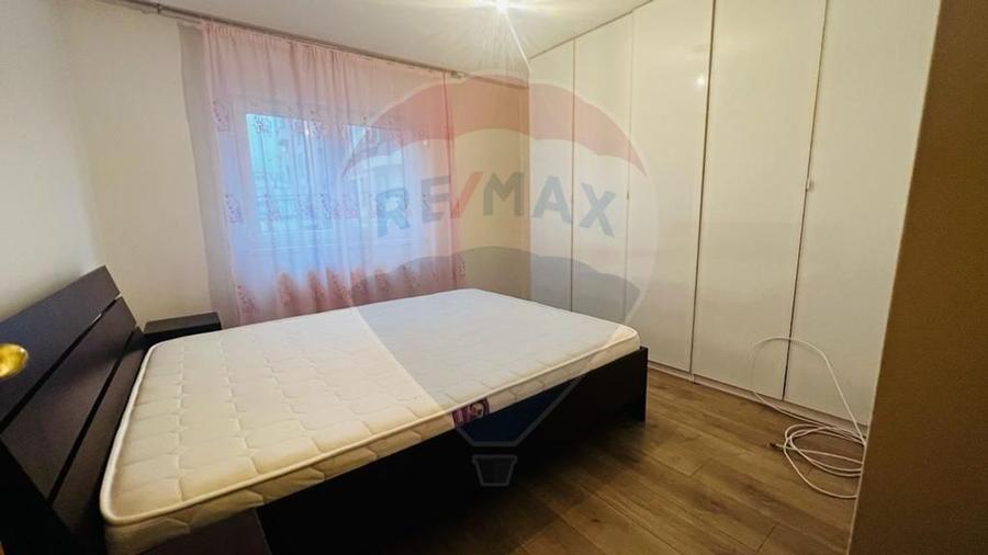 Apartament cu 3 camere de închiriat