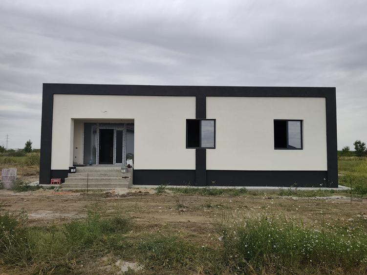FARA COMISION Sabareni casa mare 3 camere 2 bai beci PARTER placa la cheie 500mp