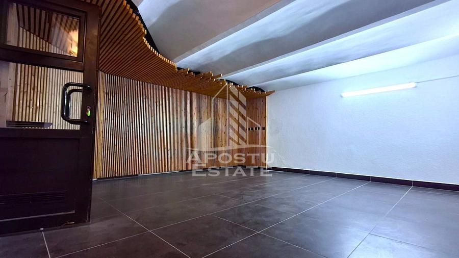 Spatiu comercial central la subsol