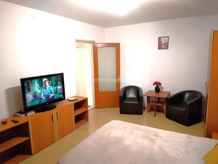 Garsoniera, decomandata, 33 mp, mobilata, metrou aproape, Drumul Taberei