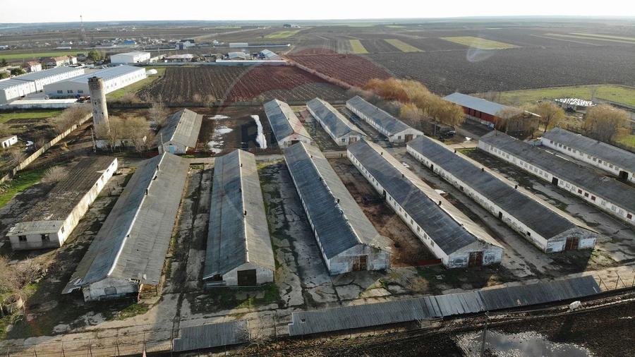 9 ha teren intravilan plus 16mii hale