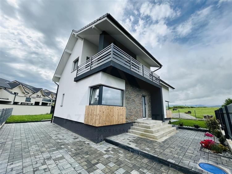 Casa intabulata premium finisata 5 camere curte 490 mp in Cristian