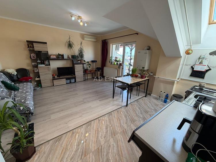 1 Decembrie  2 Camere Bloc 2014 Caramida 52 Mp Loc Parcacare 15 Min Metrou - 5