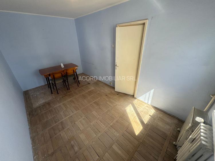 Apartament 3 camere zona Km 4 5 - 4