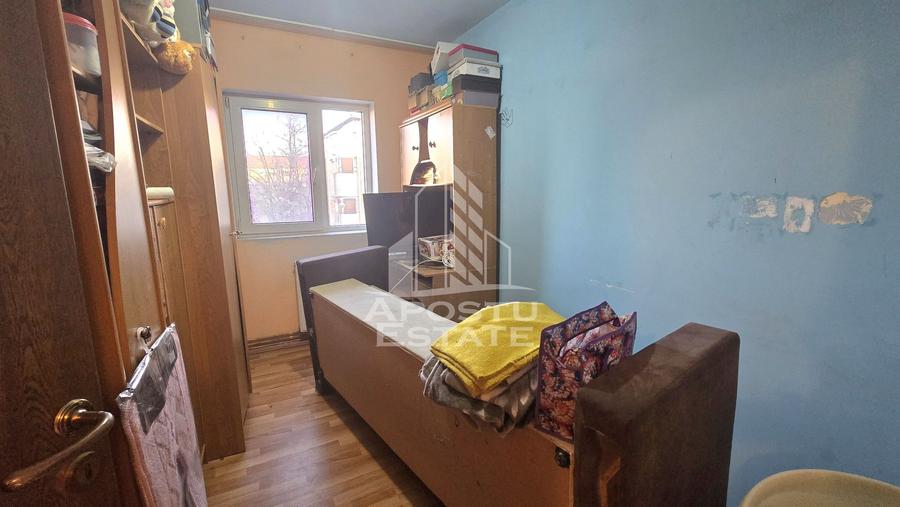 Apartament de vanzare cu 3 camere, centrala proprie, etaj 3, Lipovei