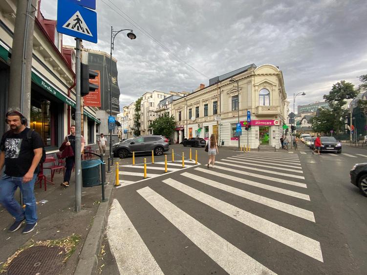 Piața Universității, vad pietonal excelent, spațiu comercial de închiriat