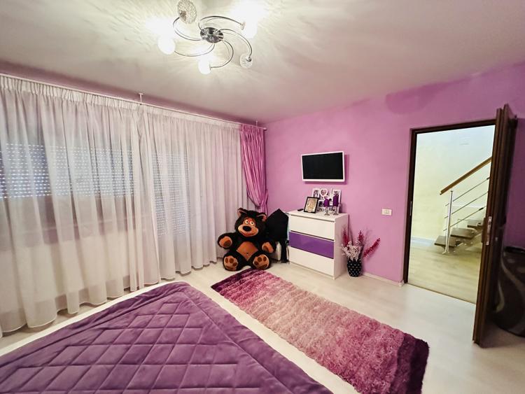 Vila superba, padure Rosu, 1000 mp teren, 310 mp construiti, Chiajna