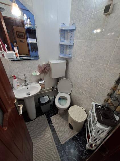 Apartament cu 1 camera decomandat, etajul 3/4, zona Podu Ros