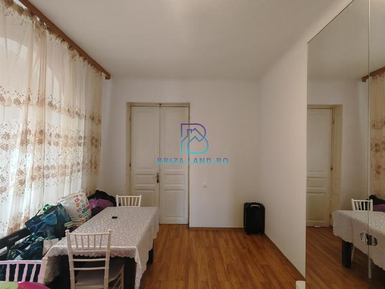Calarasi, Hala Traian, casa stradal, Sp+P+E, sup. 207mp, teren 156mp