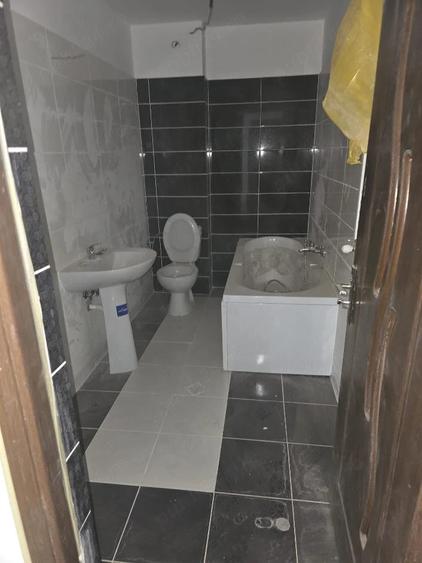 De vanzare apartament 2 camere bloc NOU Tractoru, cu loc de parcare