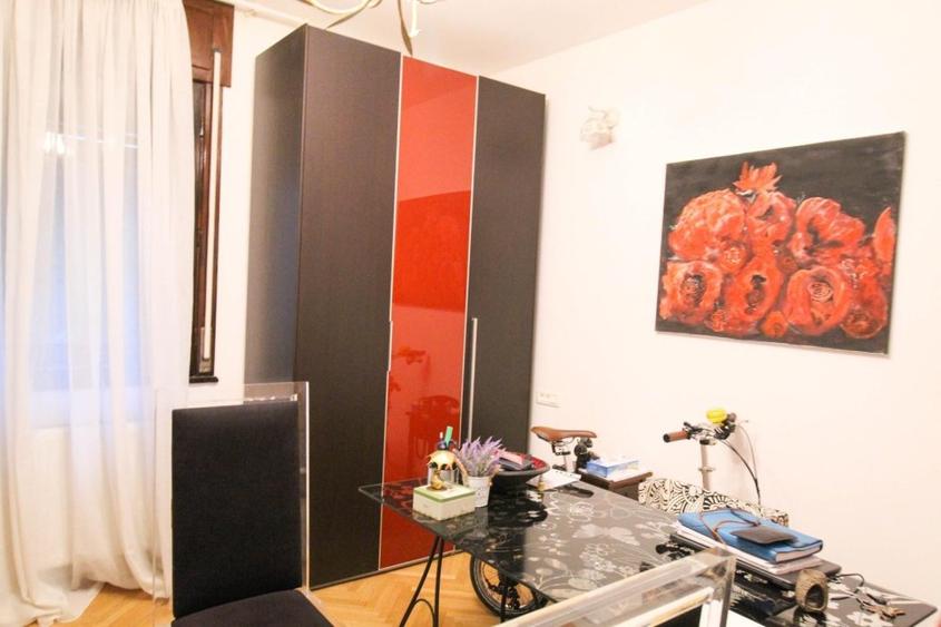 Londra etj 1- cu 2 balcoane in vila P+2- Apartament in vila