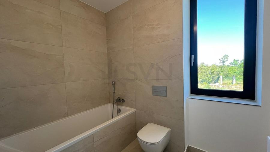 REV2005127 VILA PE LAC l 5 Camere l Complex Rezidential l De vanzare