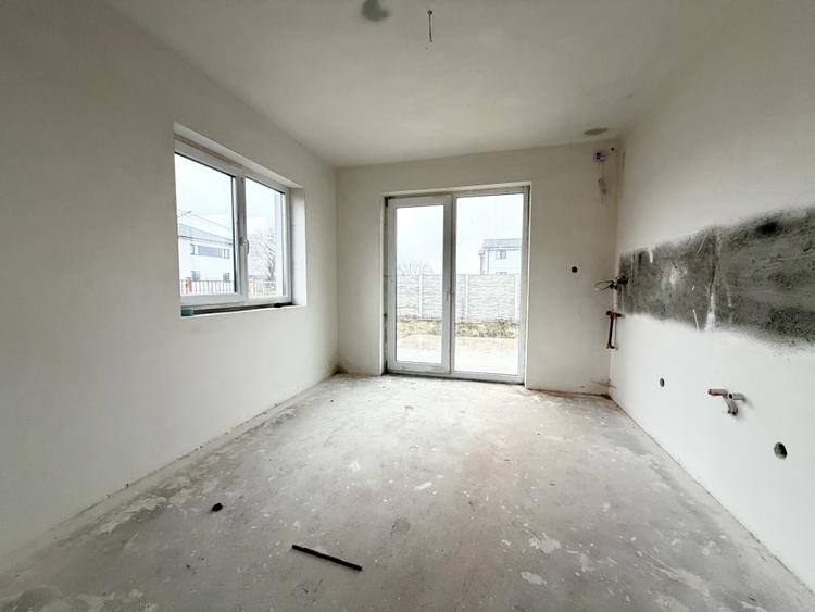 Triplex spatios, 4 camere, 140 mp utili, 330 mp teren - Sanandrei