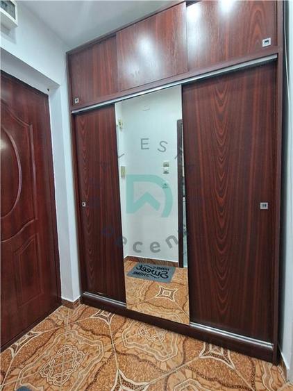 Garsoniera, etaj intermediar, Brasov