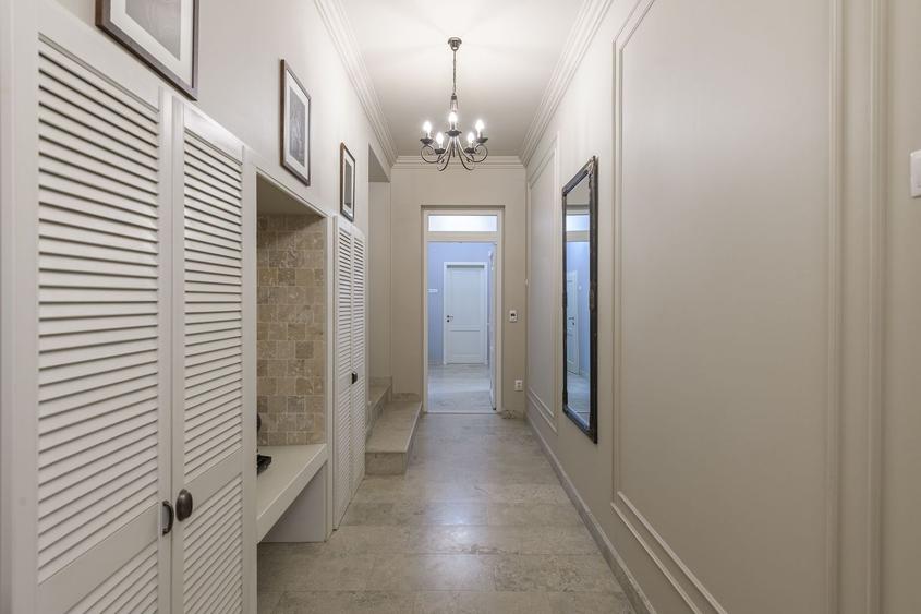 Apartament modern in vila, curte proprie, garaj, Centru