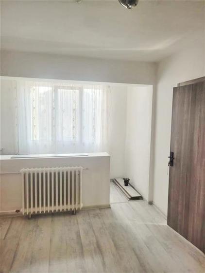 Apartament 3 camere semidecomandat, zona Neagoe Voda