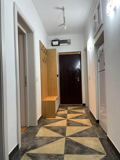 Apartament 3 camere, etaj 1, zona Sud