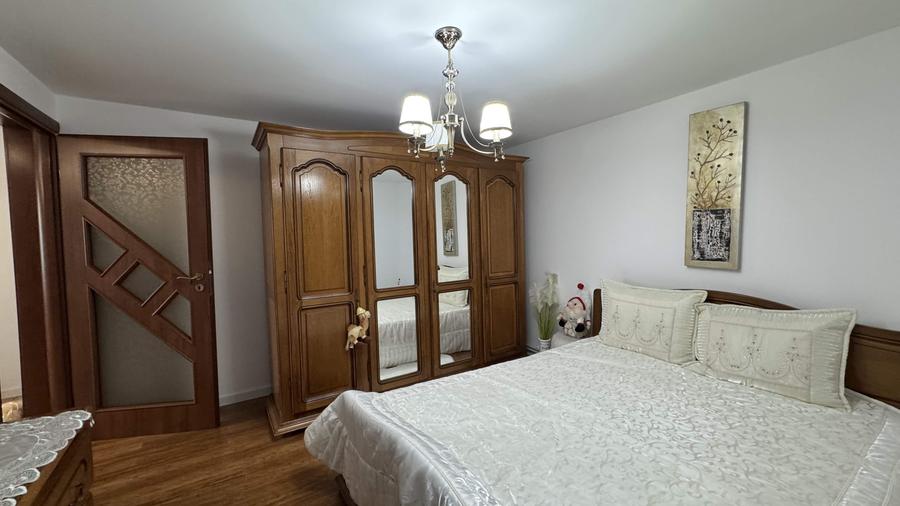 Vila P+M, Sc = 135 mp, Teren = 1072 mp, zona centrala – str. Salcamului