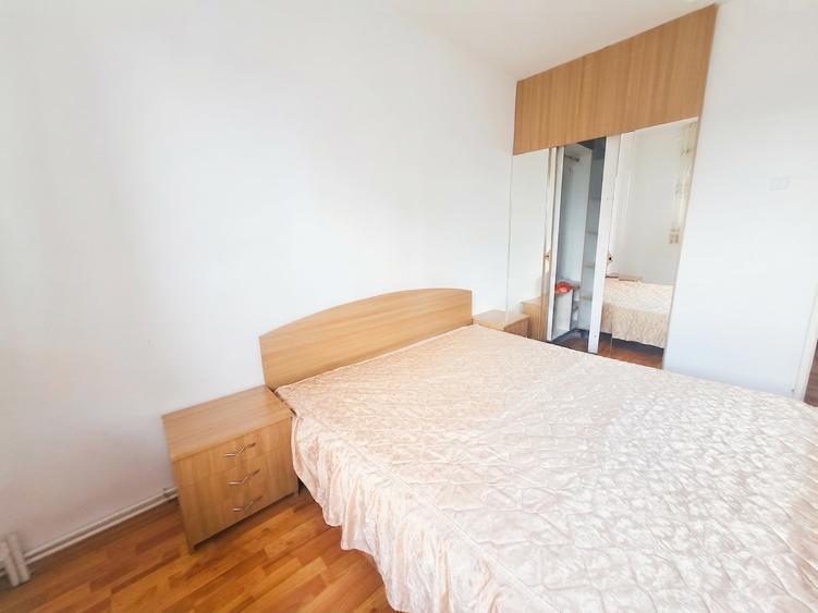 Vand apartament 3 camere cu 2 bai zona Astra, aer conditionat, 2 locuri parcare