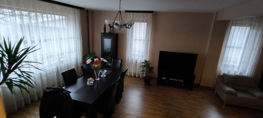 Casă / Vilă cu 6 camere în zona Kamsas