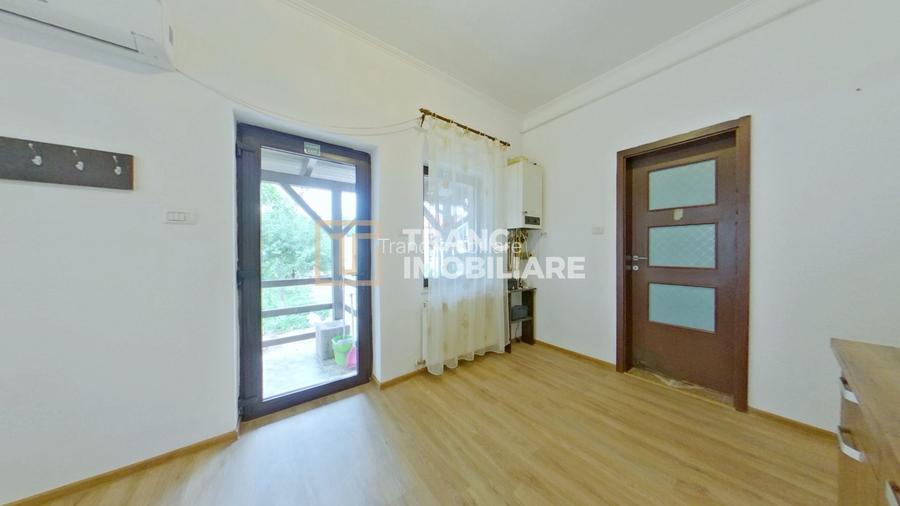Casa de închiriat în Parneava / Curte spațioasă și confort - 6
