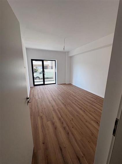 Apartament de vanzare cu 3 camere Tractorul
