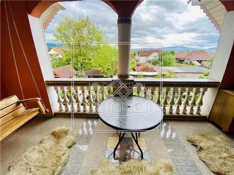 Vila individuala in Avrig - confort lux - 7 camere, 4 bai, 2 balcoane - 30