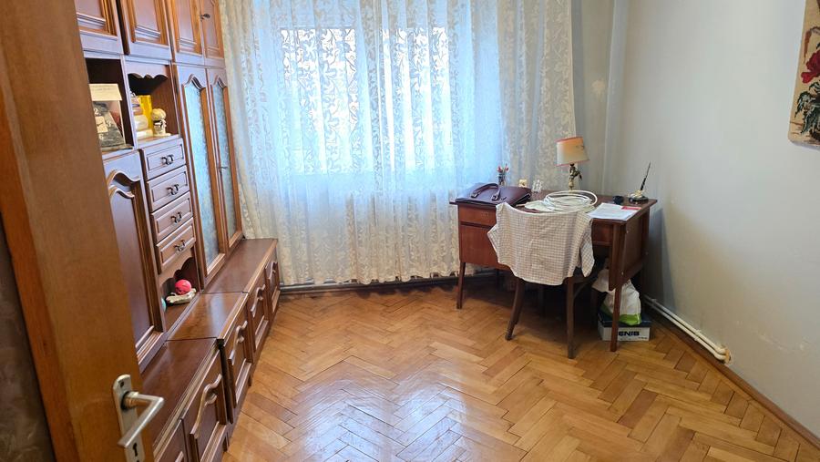 Vand apartament cu 3 camere decomandat, Deva cu GARAJ si BOXA, I. Traian, et 3