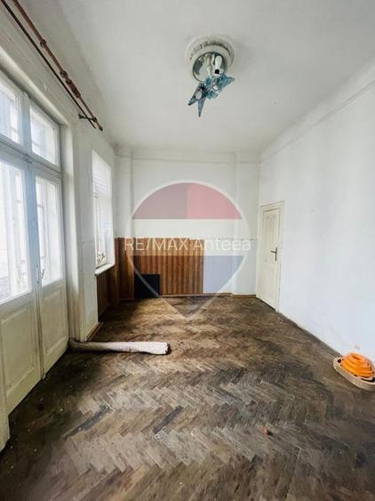 Special property de 302mp de vânzare în zona P-ta Unirii - 6