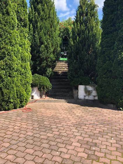 Vând vila cu teren tenis și panorama oraș