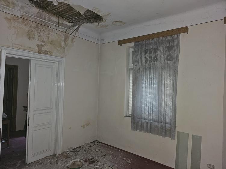 Hala Traian- singur curte- renovabila/demolabila