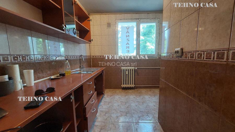 Titan, 550 m de Metrou 1 Decembrie | 4 camere, 2/4, bloc reabilitat - 14