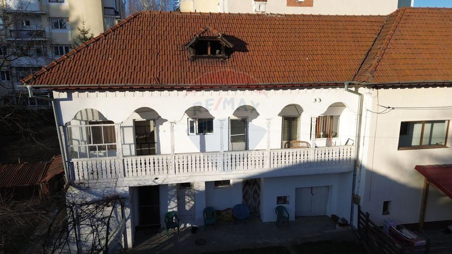 Casa de vânzare in centrul orașului Câmpulung la preț de apartament