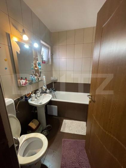 Casa cu 3 camere, 90 mp, 2 anexe gospodaresti si teren de 3000 mp, zona Crucisor