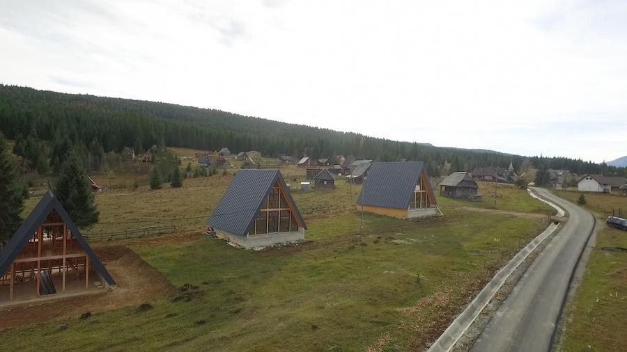 2 Cabane A-Frame în Smida – 1400 mp teren – ideale pentru business turistic