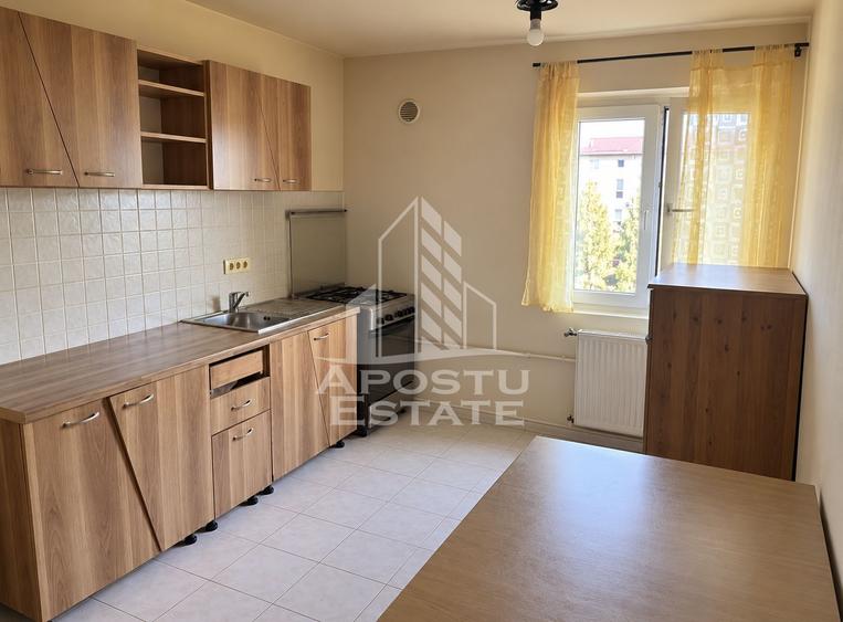 Apartament cu 2 camere, semidecomandat, zona Dambovita