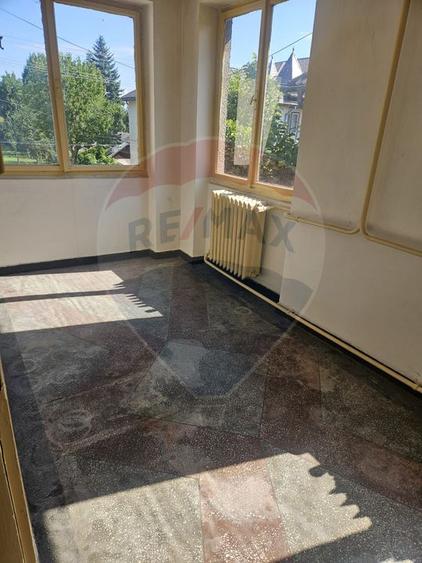 Casă / Vilă cu 6 camere de vânzare în zona Ultracentral