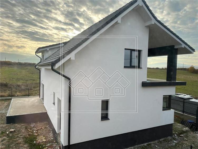 Casa individuala, 487 mp teren, finisata la alb, 147mp utili, Cristian